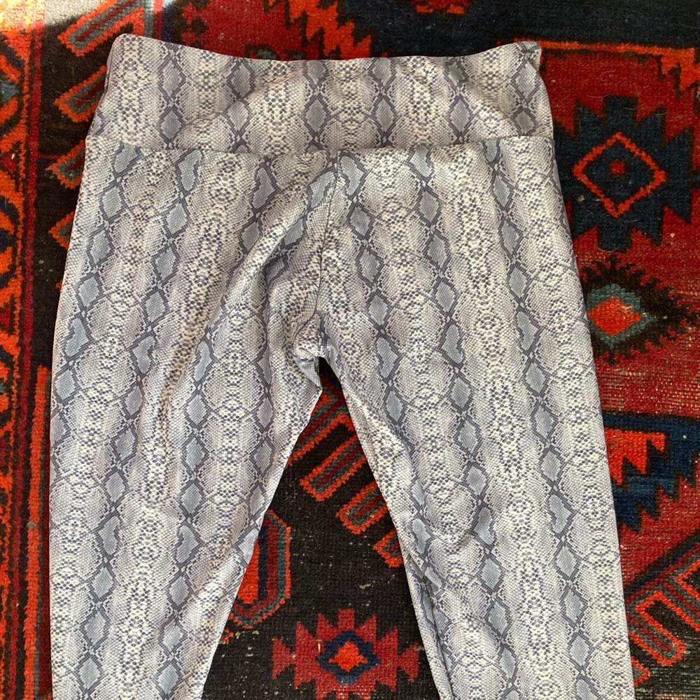 Onzie capri length workout leggings